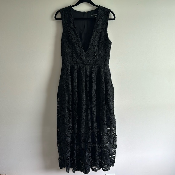NICHOLAS Black Lace Deep V Midi Dress - Size 6 - Picture 3 of 11